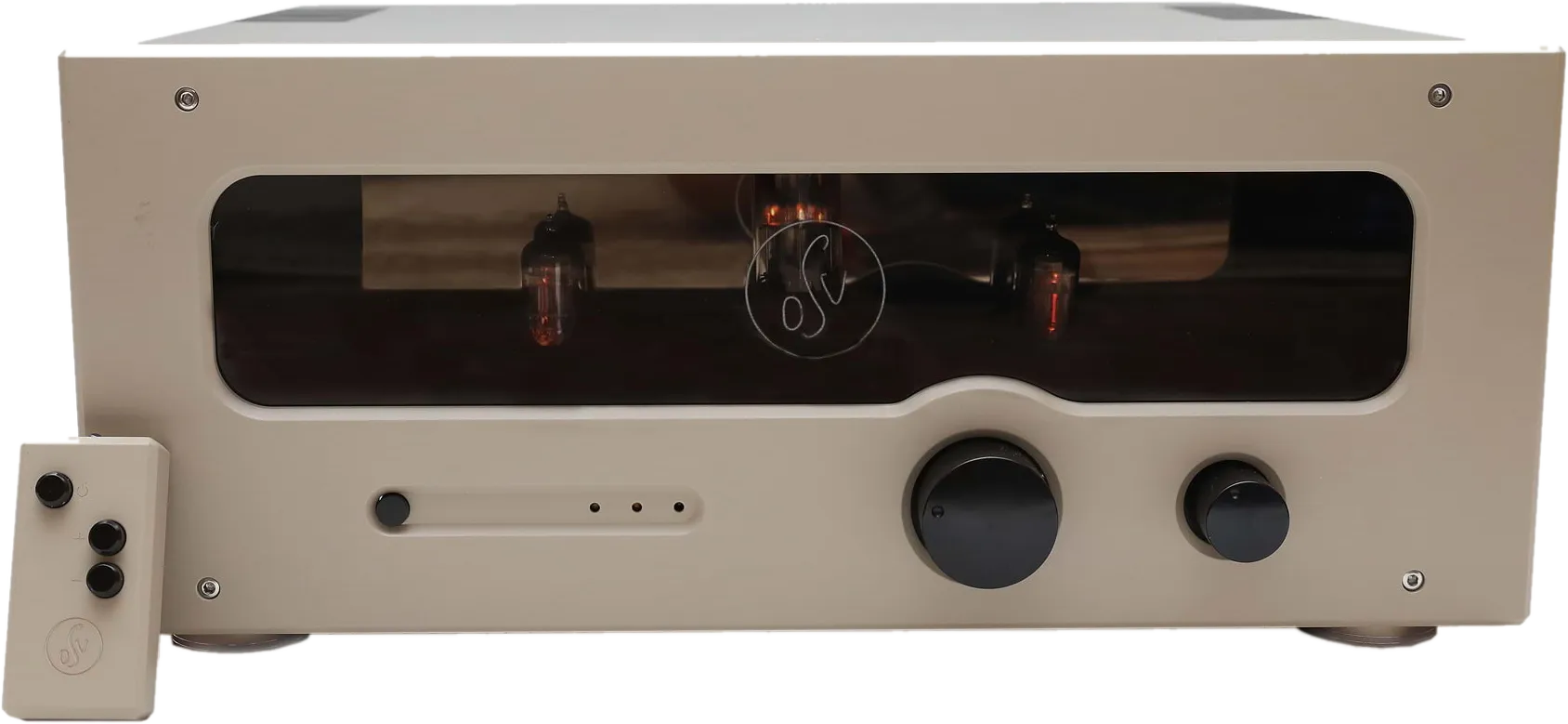 OSV Audio HT-50 w rzucie trzy czwarte, front w kolorze szampańskim, szyba z widokiem na trzy lampy, obok pilot
